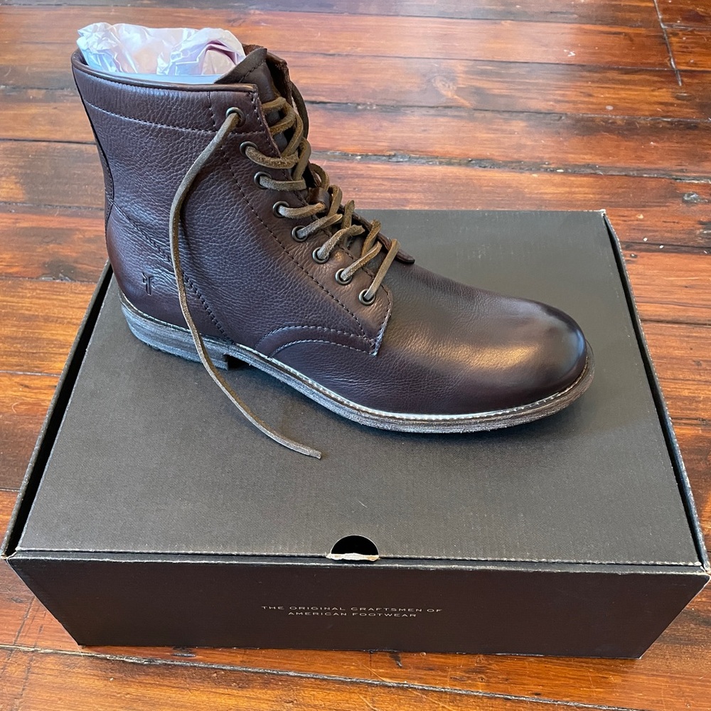 Frye brand mens leather Tyler lace up boots in brown size 9.